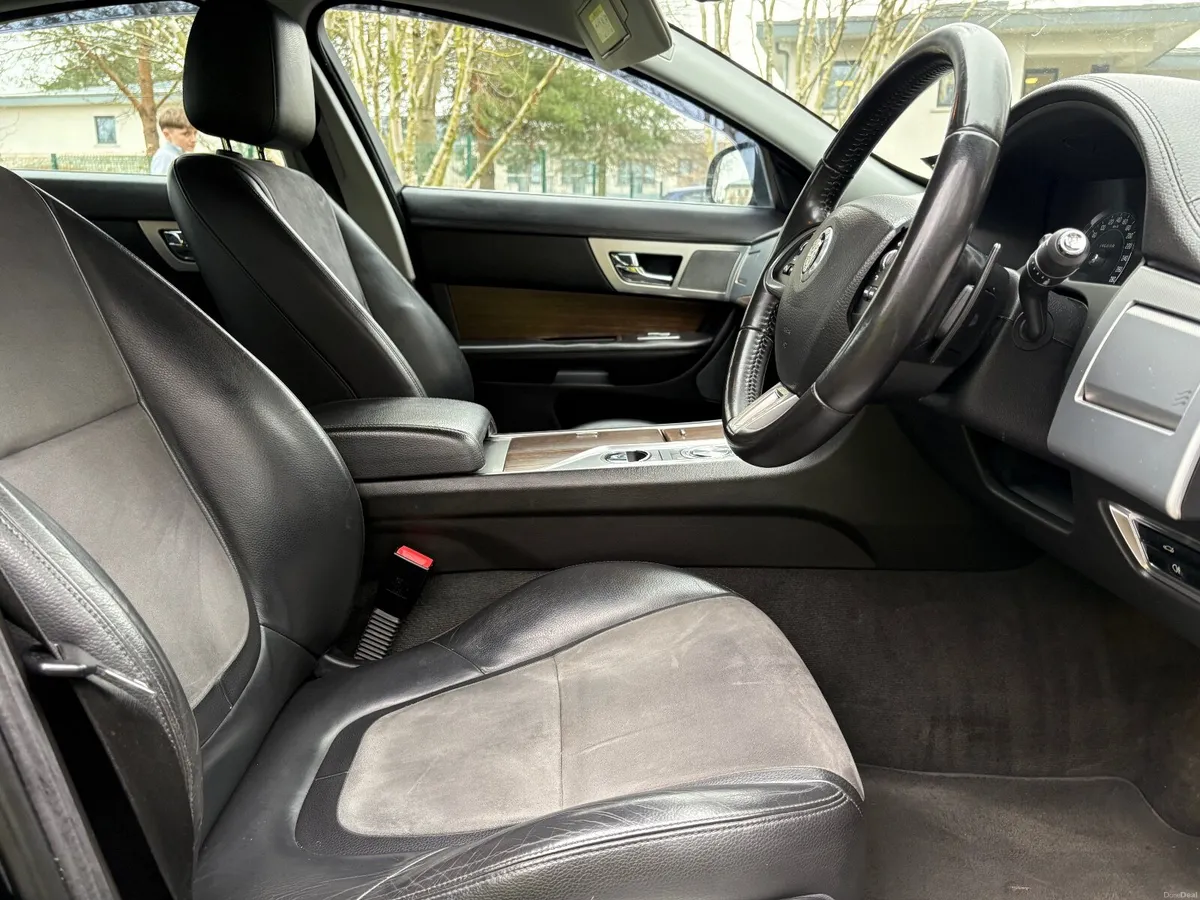 Jaguar XF 2011, 2.2 L Diesel, leather interior, fu - Image 4