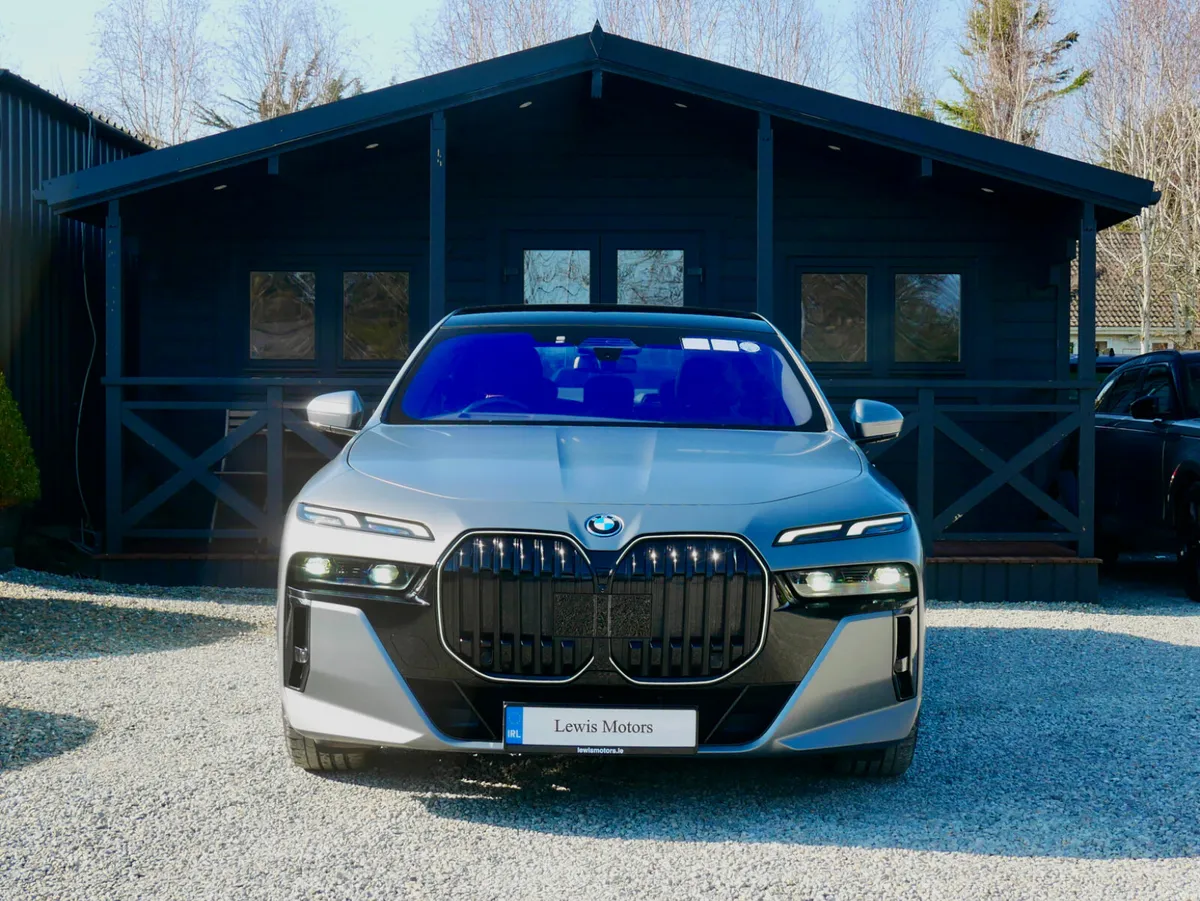 2025 BMW i7 M Sport Pro X-Drive 60 - Image 2