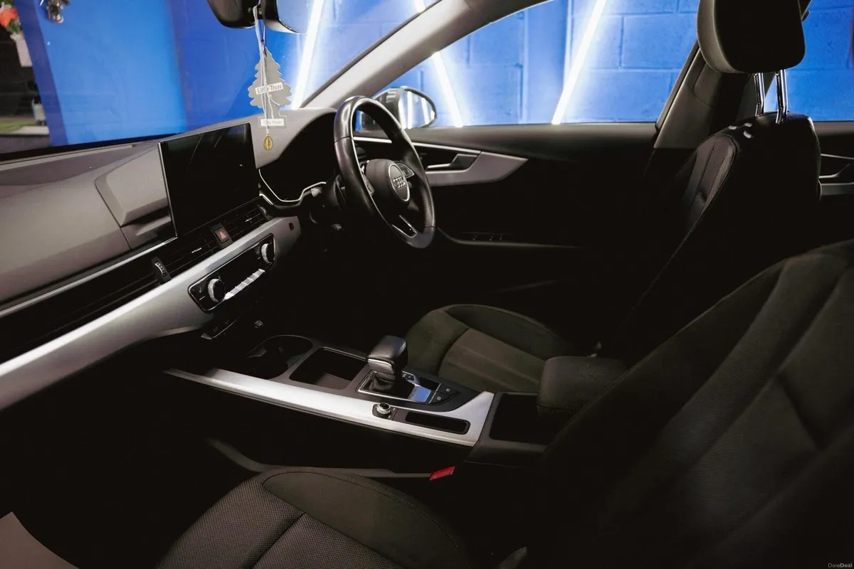 Audi A4 - Image 2