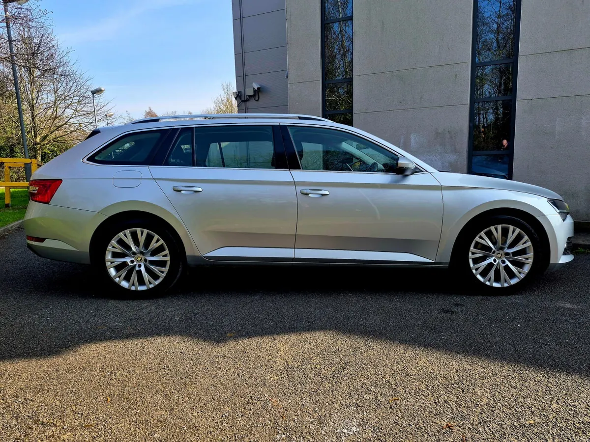 2022 SKODA SUPERB 2.0 TDI STYLE HIGH SPEC COMBI - Image 3