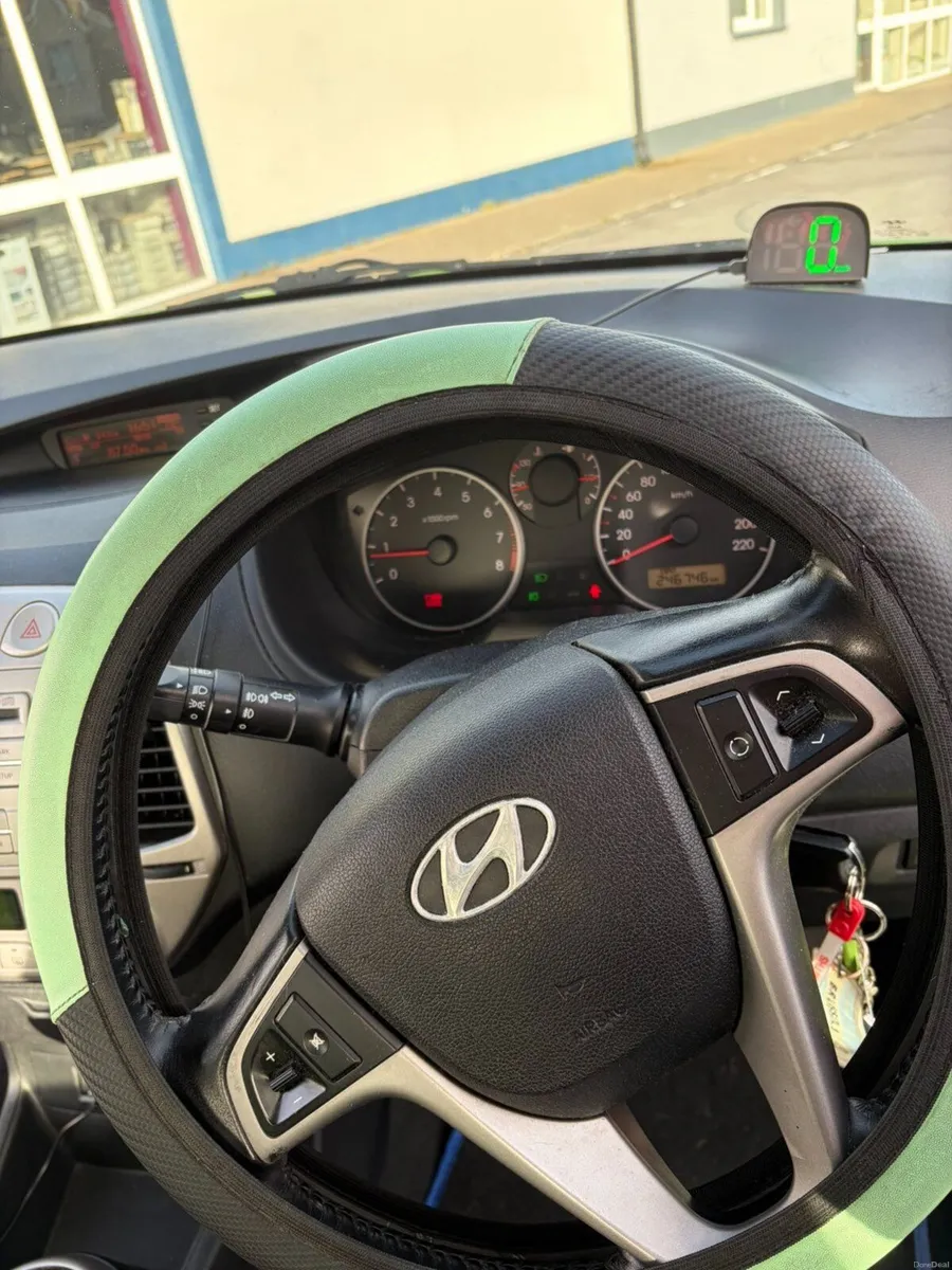 Hyundai i20 2009 - Image 2