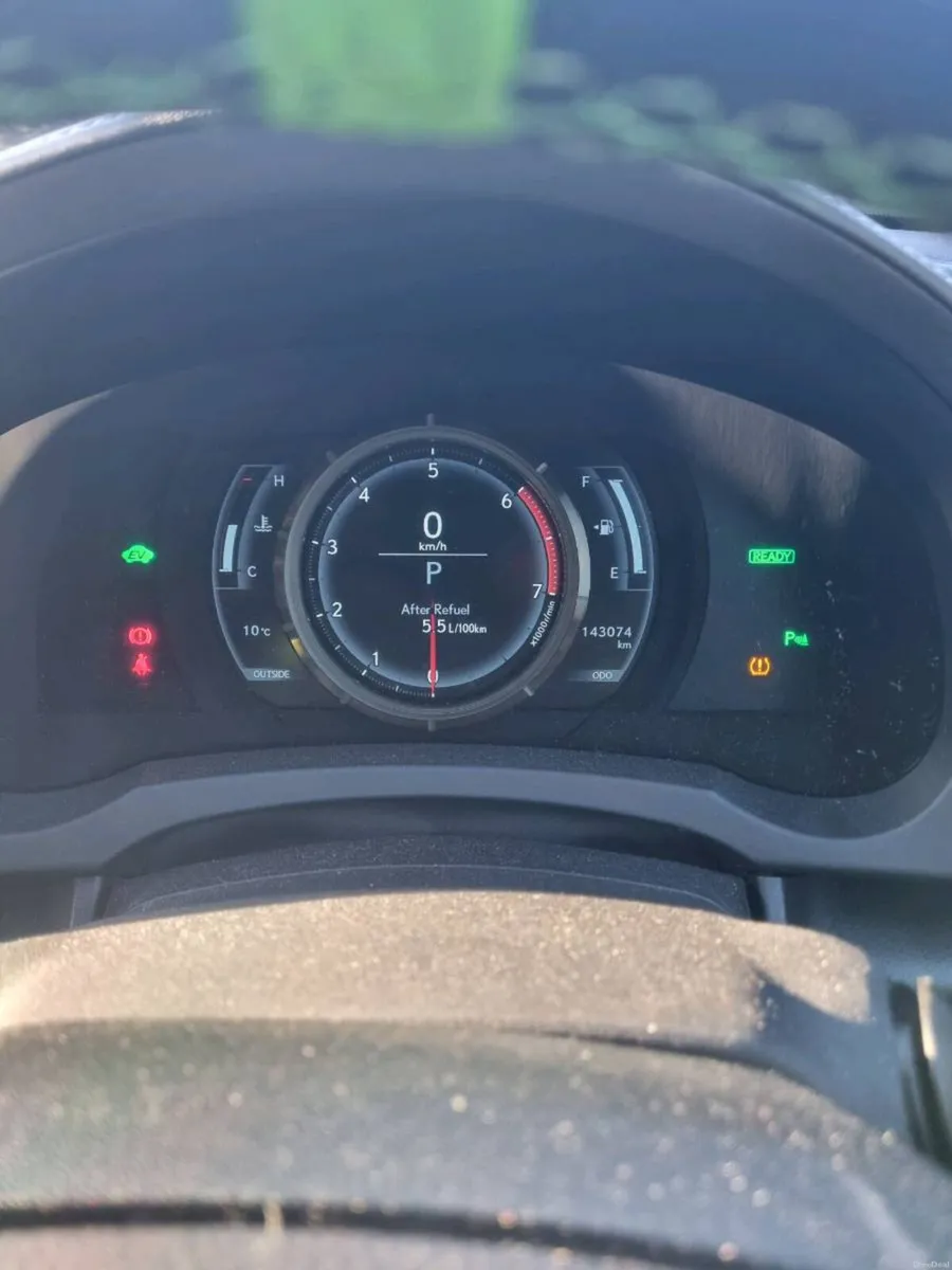 Lexus IS300H Japan ( negotiable) - Image 2