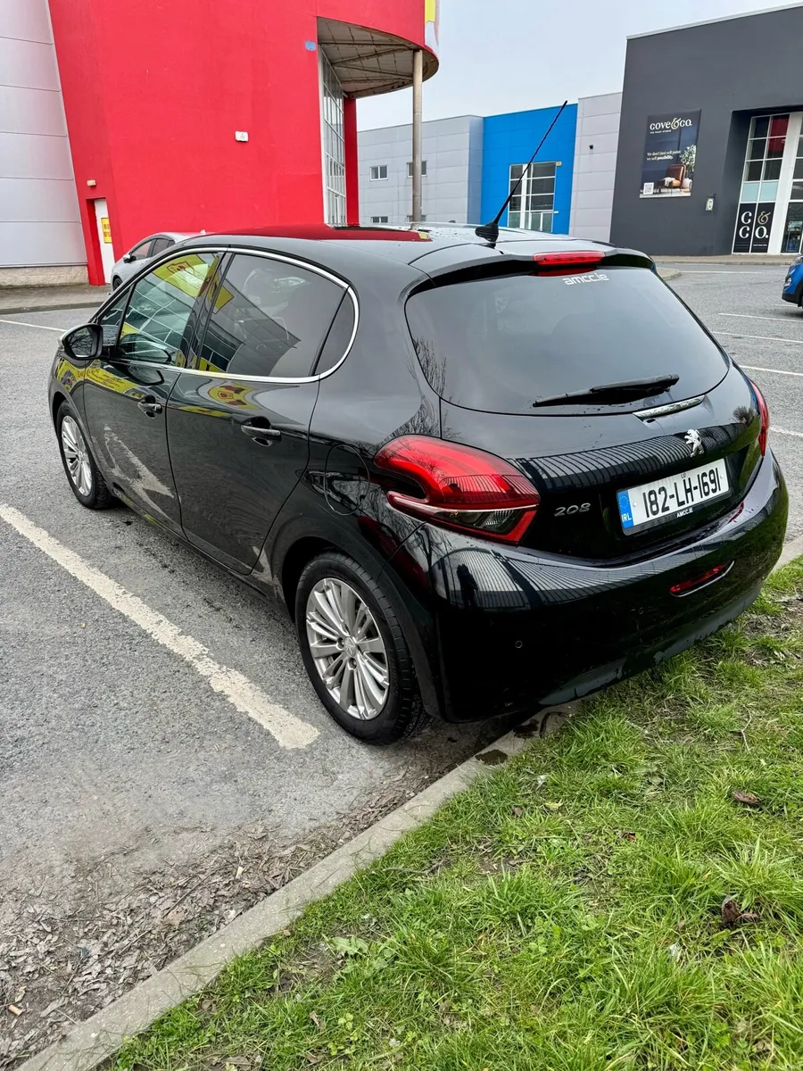 Peugeot 208 - Image 4