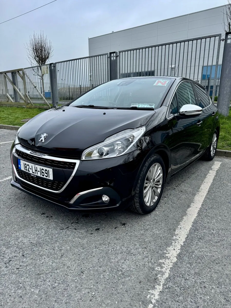Peugeot 208 - Image 2