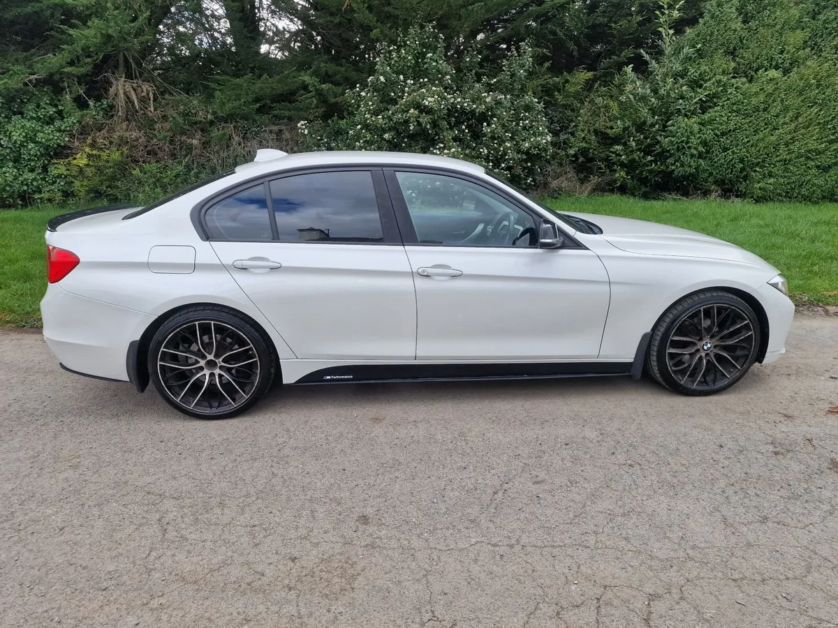 BMW 3-Series 2015 - Image 2