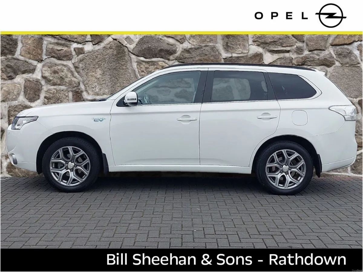 Mitsubishi Outlander PHEV Intense+ - Image 3