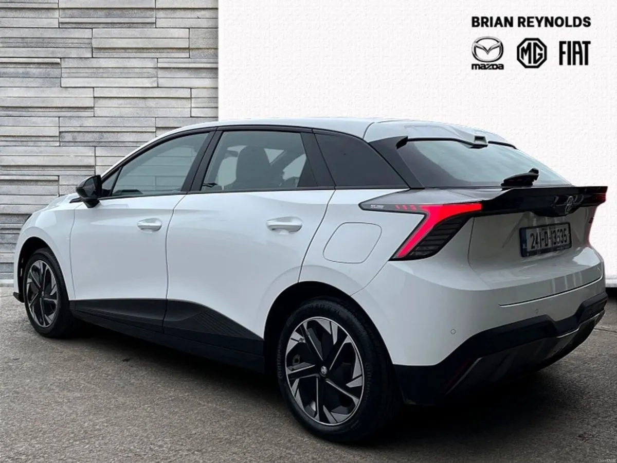 MG MG4 MG4 LR Excite 64Kwh 450KM - Image 4