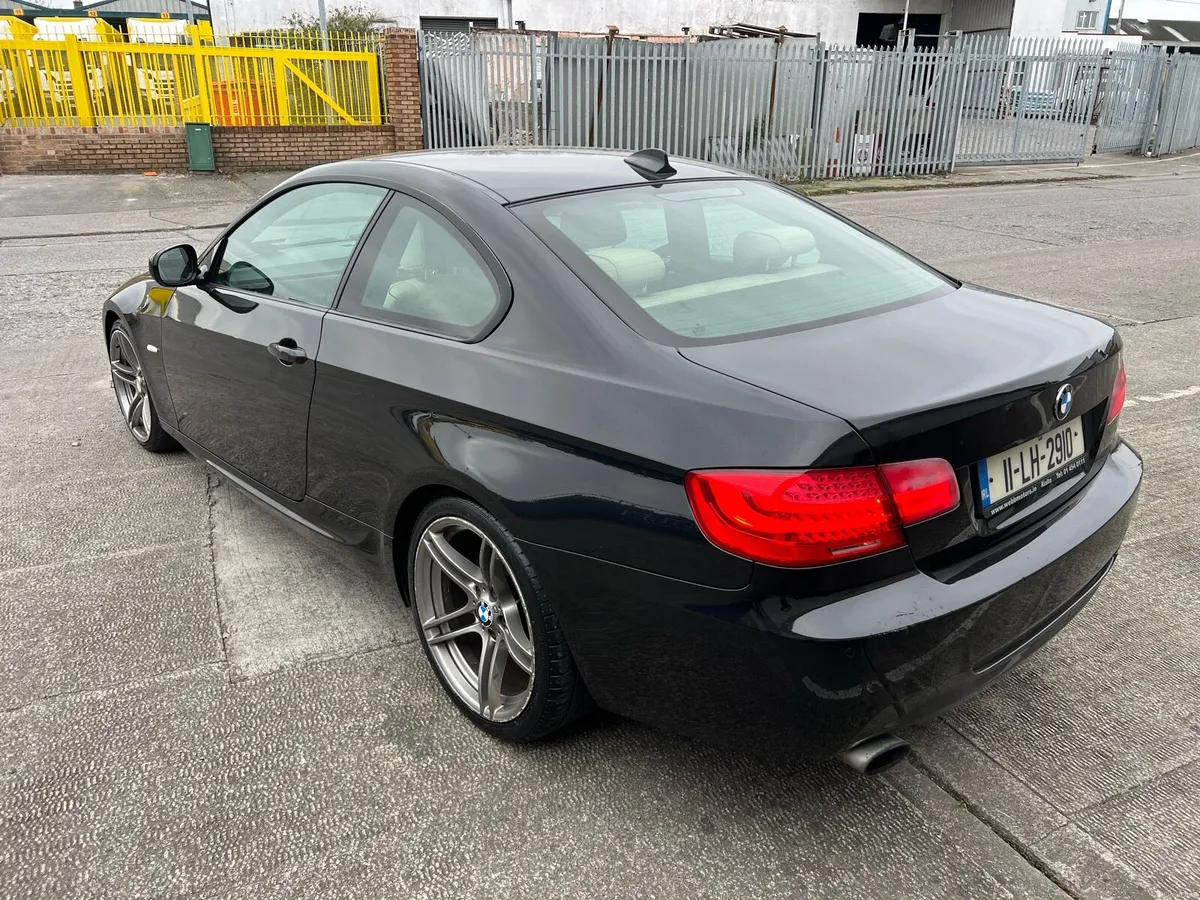 2011 BMW 320i M Sport Coupe LOW KMS - Image 4