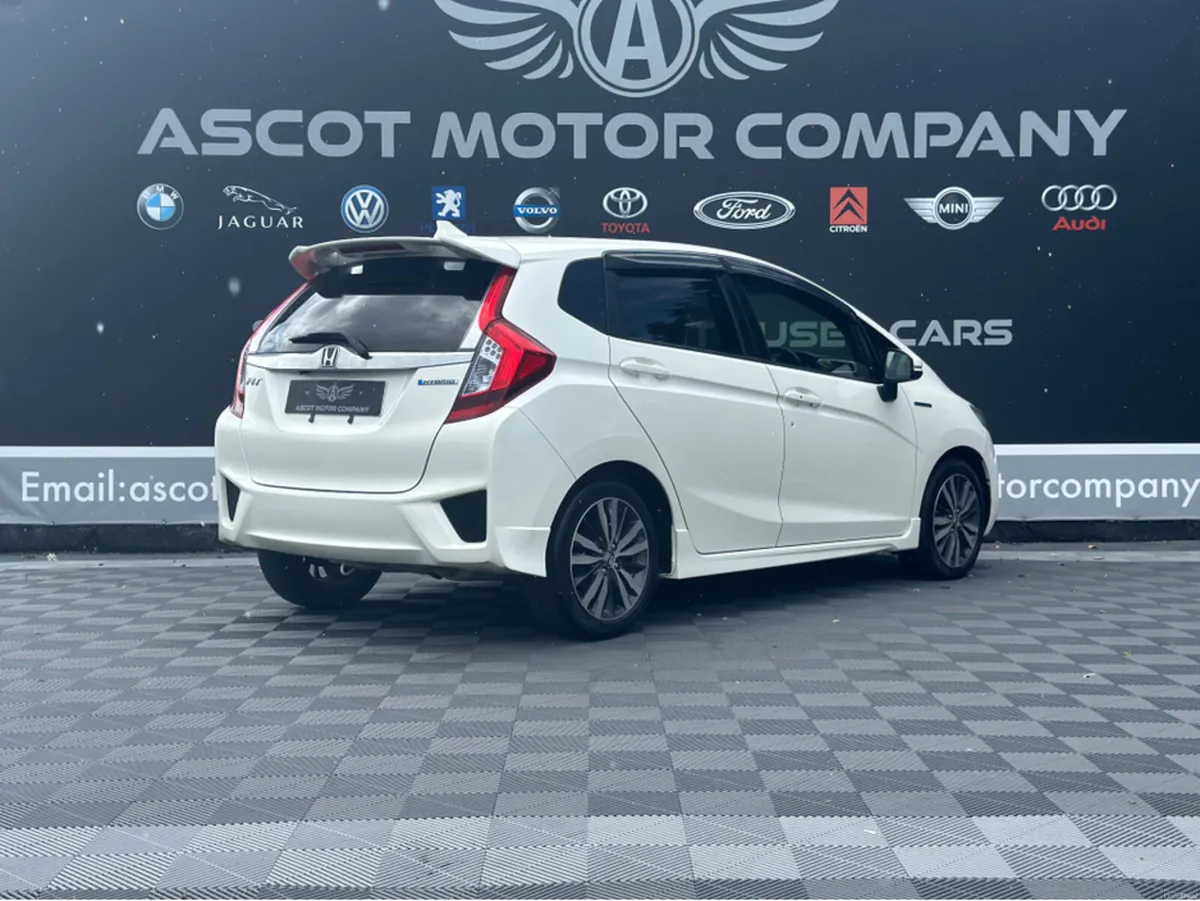 Honda Fit Hybrid - Image 4