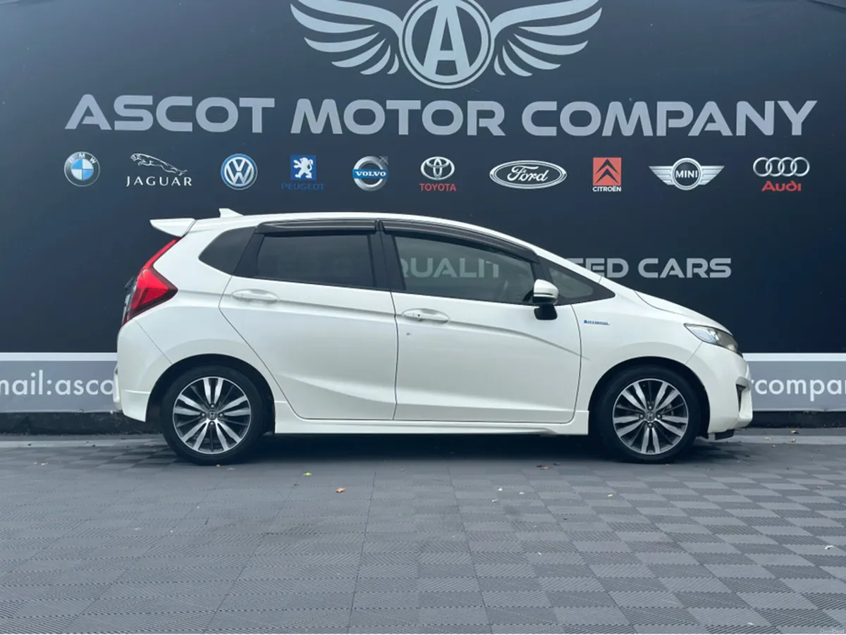 Honda Fit Hybrid - Image 6