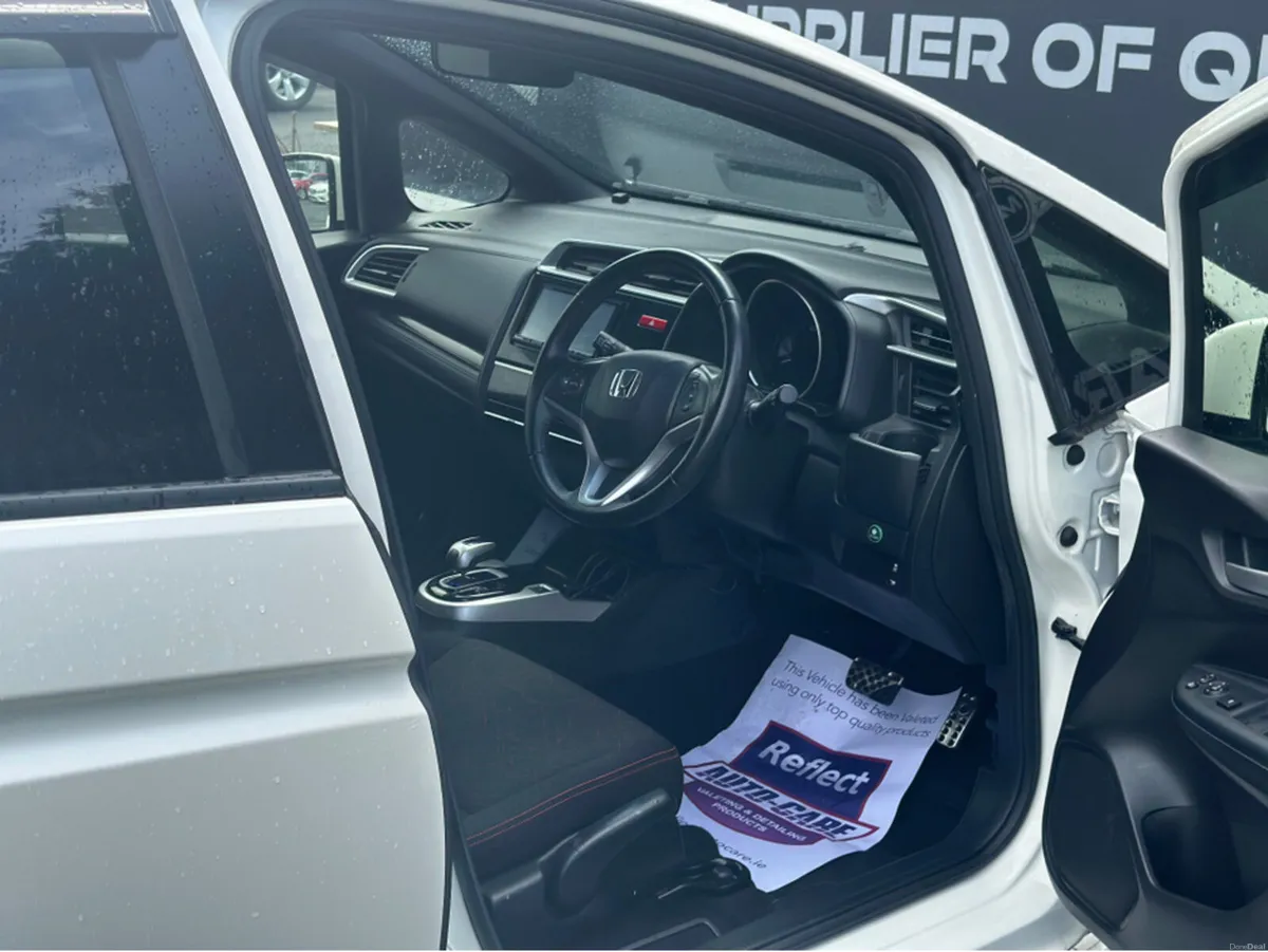 Honda Fit Hybrid - Image 2