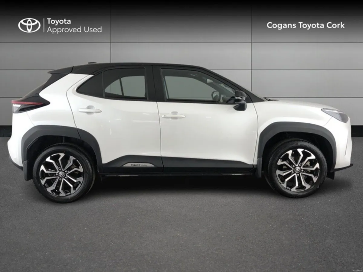 Toyota Yaris Cross YARIS CROSS LUNA SPORT - Image 3