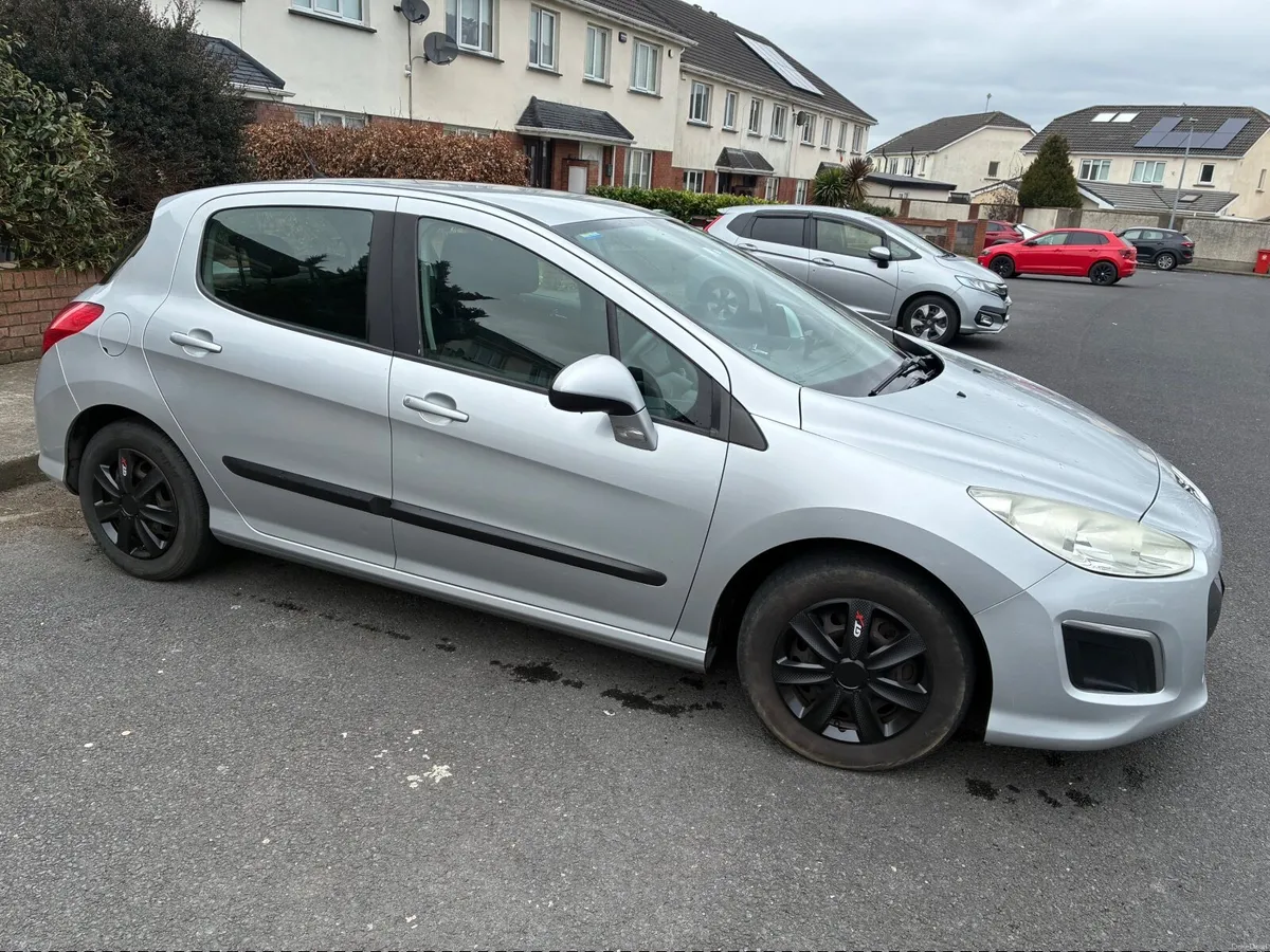 Peugeot 308 2011 - Image 2