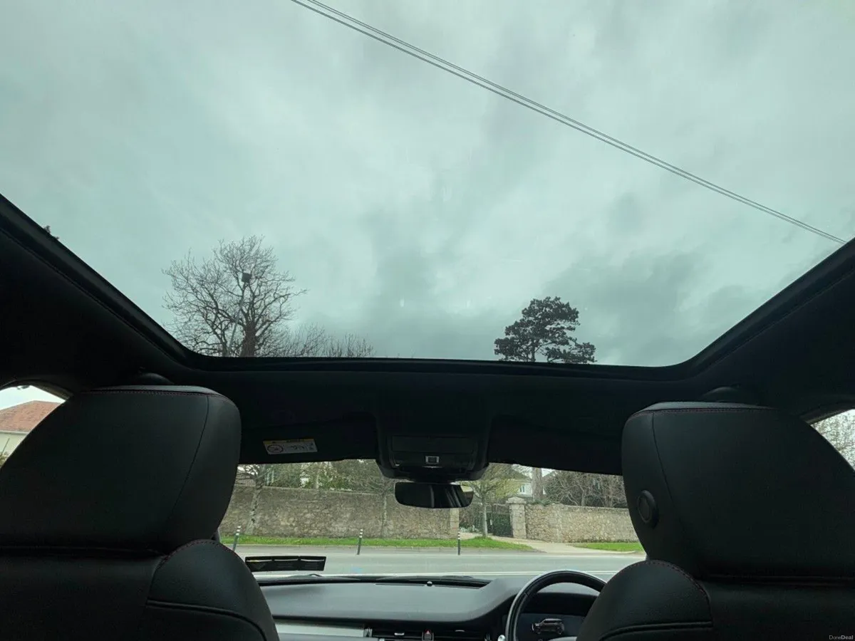 Land Rover Discovery Sport R-DYNAMIC SE P300E GLAS - Image 3