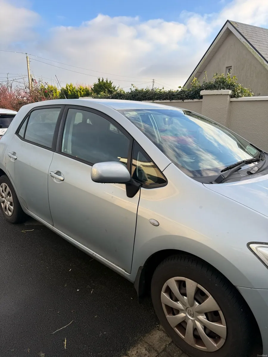 Toyota Auris 2008 - Image 2