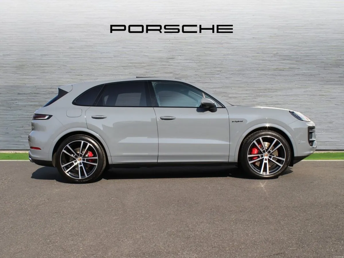 Porsche Cayenne S E-Hybrid (New) - Image 4