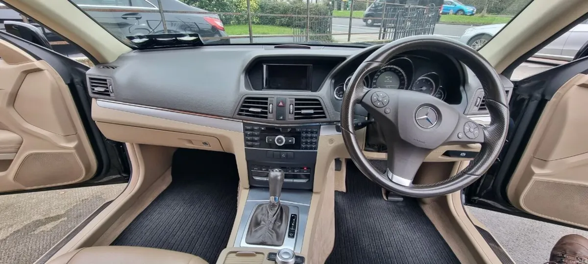Mercedes-Benz E-Class 2011 - Image 3