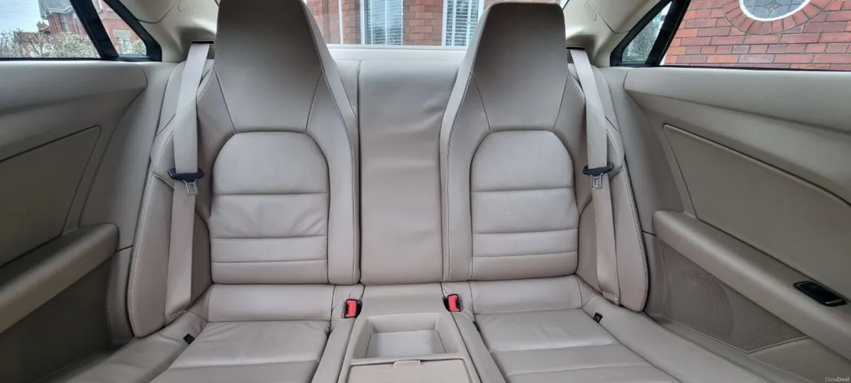 Mercedes-Benz E-Class 2011 - Image 4