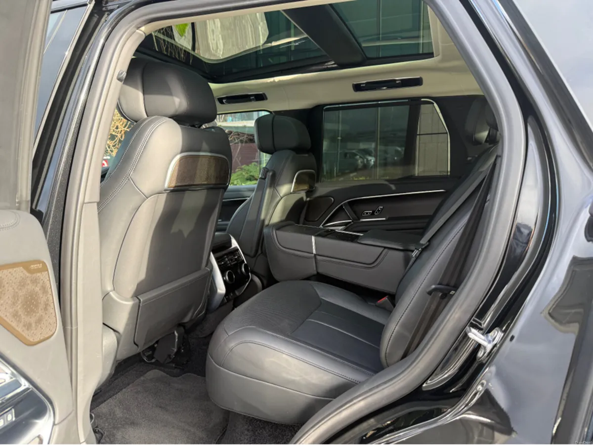 Land Rover Range Rover P550e Autobiography - Image 6