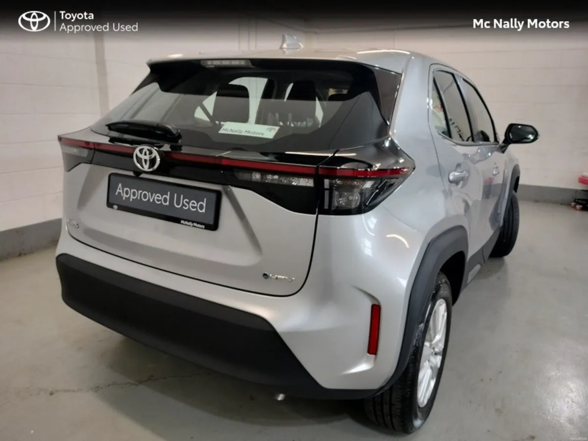 Toyota Yaris Cross LUNA 2 FREE SERVICES INCL - Image 3