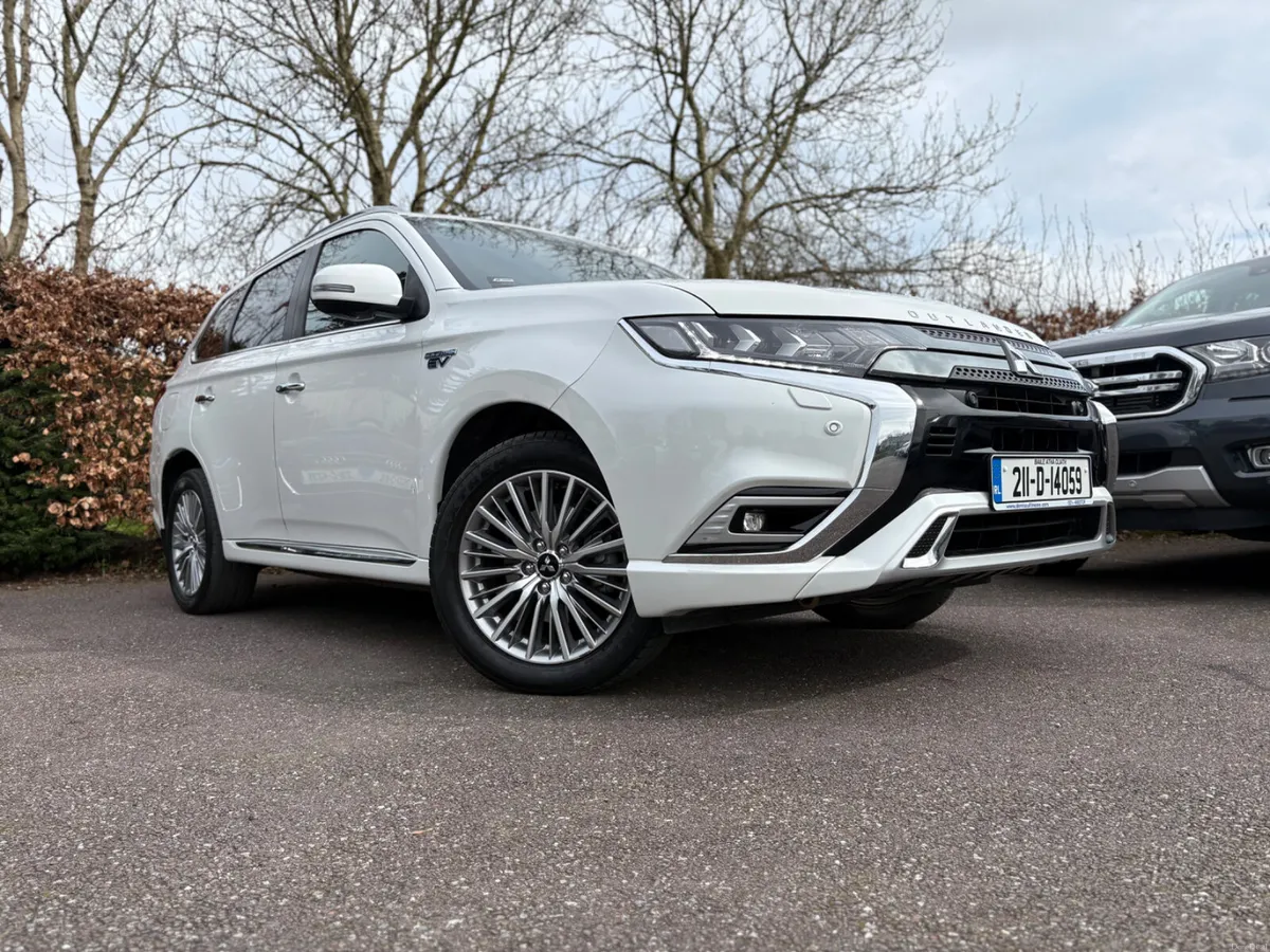 PHEV INSTYLE | 1 OWNER | BIG SPEC - Image 4