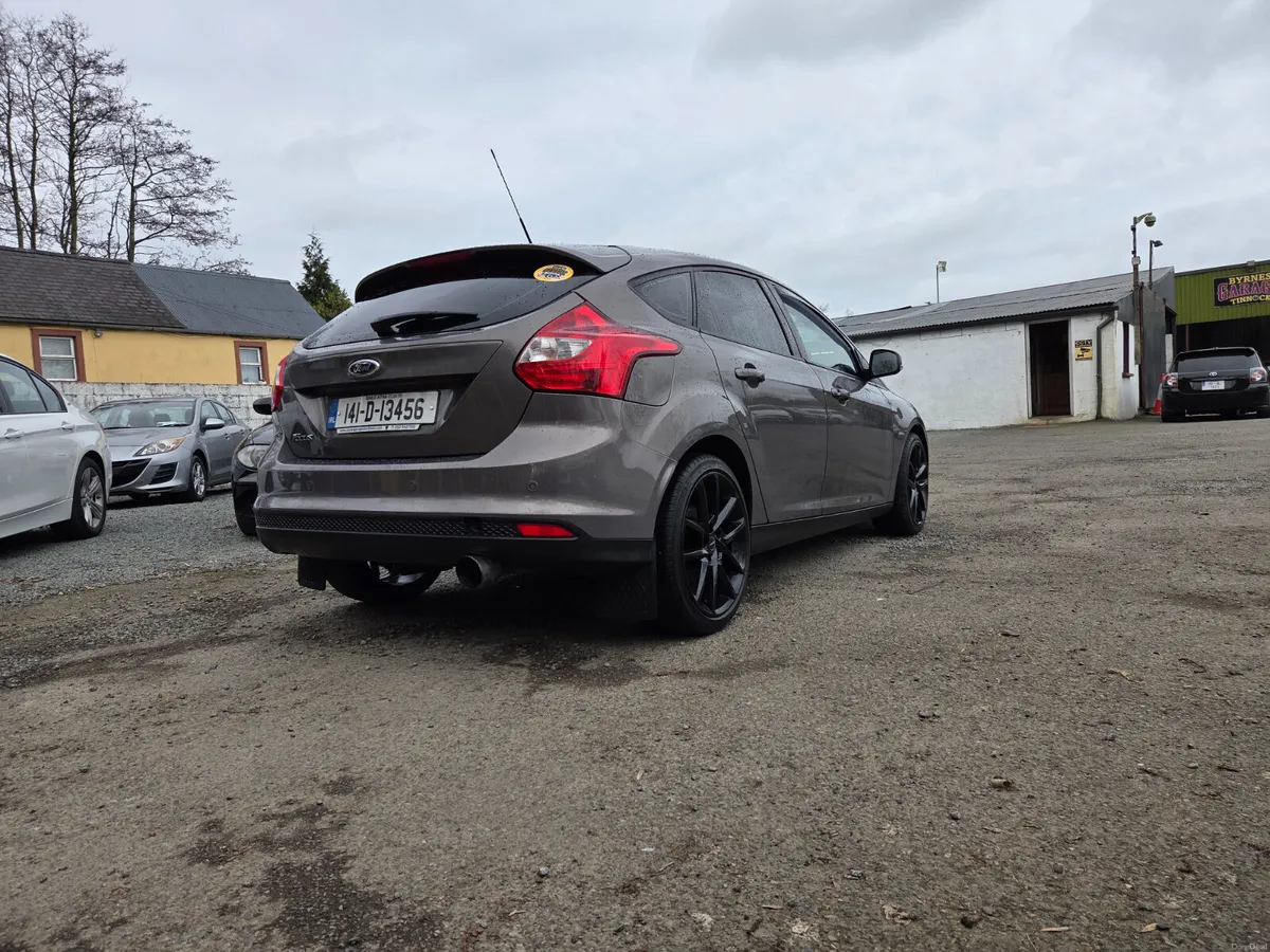 Lovely Low Mileage Automatic Ford Focus - Image 3