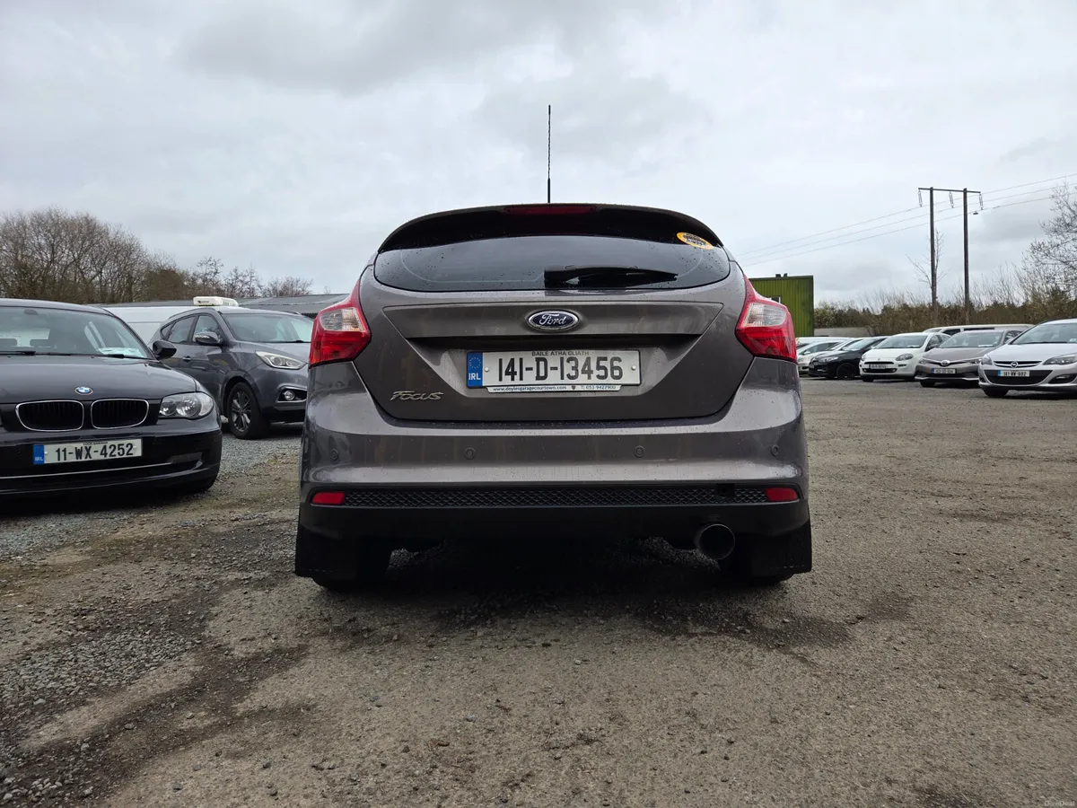 Lovely Low Mileage Automatic Ford Focus - Image 4