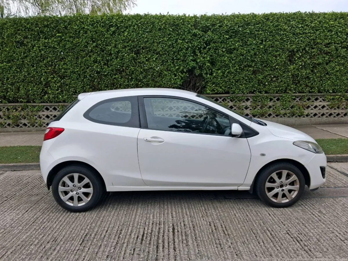 Mazda 2 - Image 2