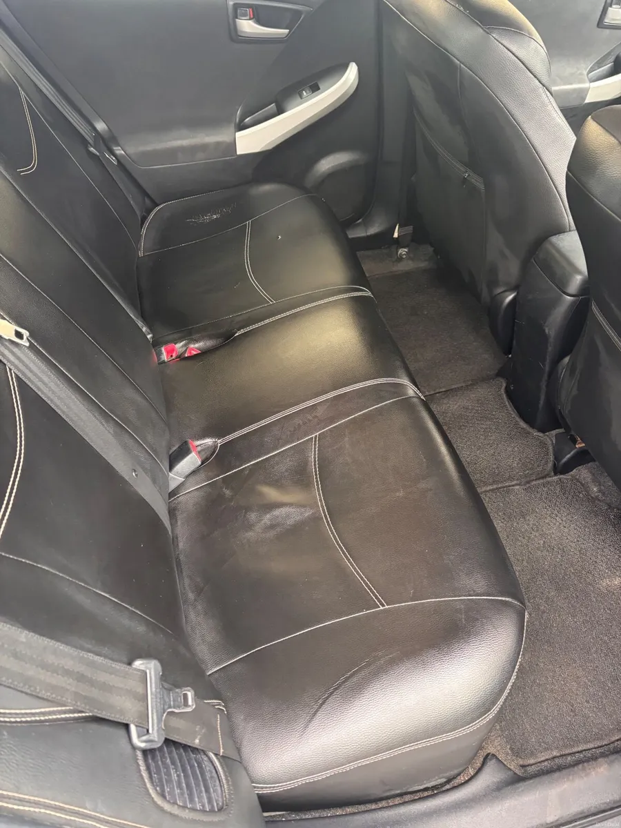 Toyota Prius 2013 - Image 2