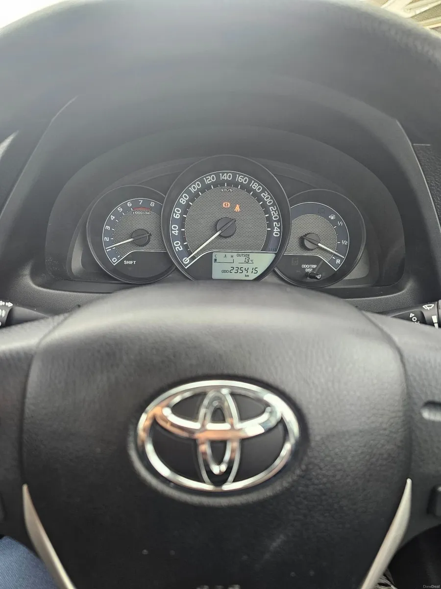 Toyota Auris 2013 - Image 4