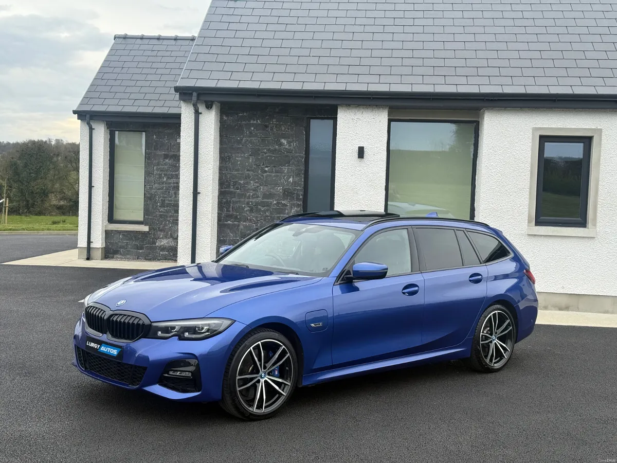 212 BMW 330E M - SPORT MASSIVE SPEC - Image 1