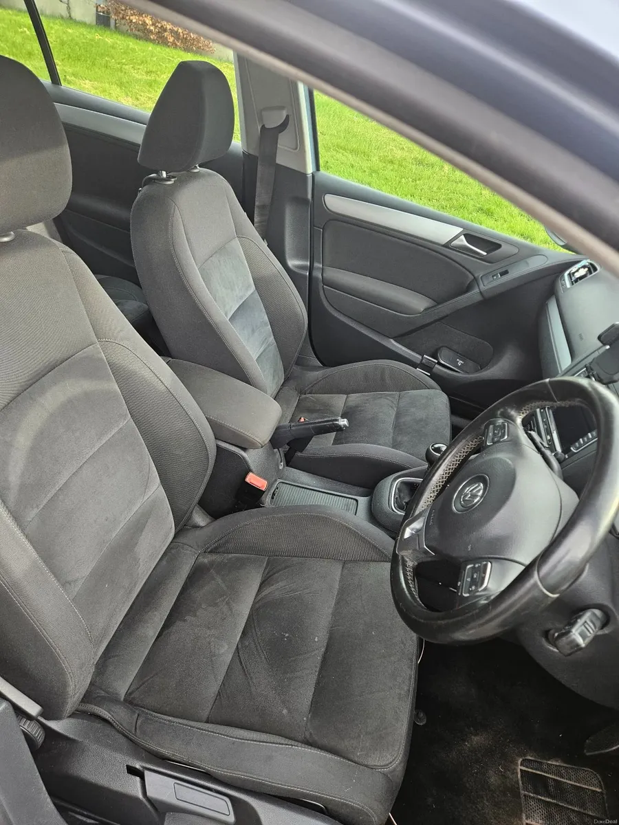 Volkswagen Golf 2011 - Image 2