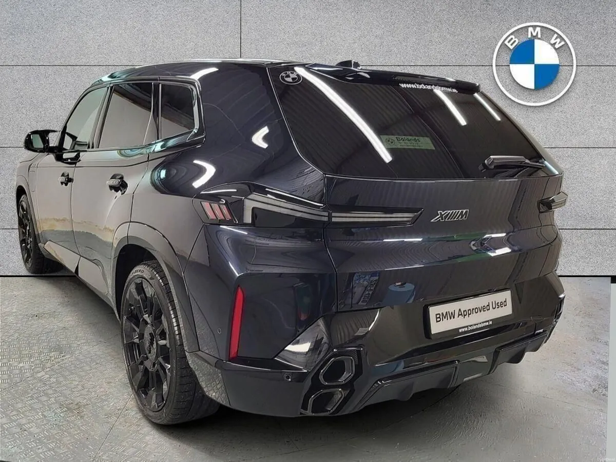 BMW XM 50e - Image 2