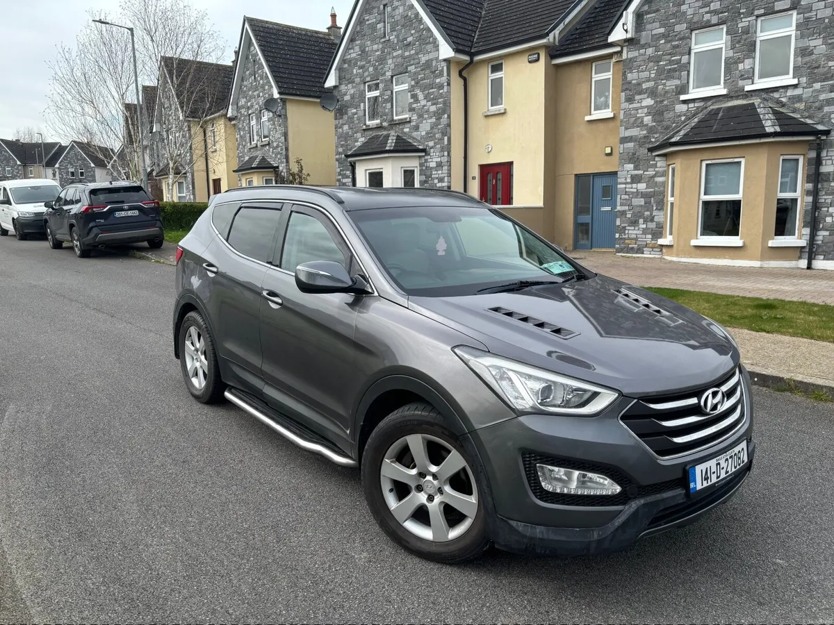 2014 Hyundai Santa Fe 7 seater special, edition - Image 1