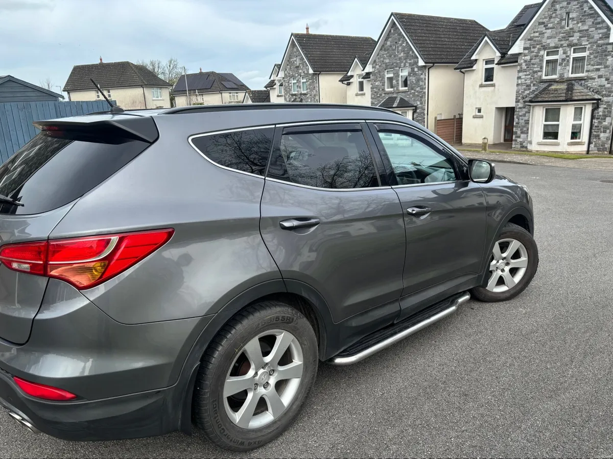 2014 Hyundai Santa Fe 7 seater special, edition - Image 3