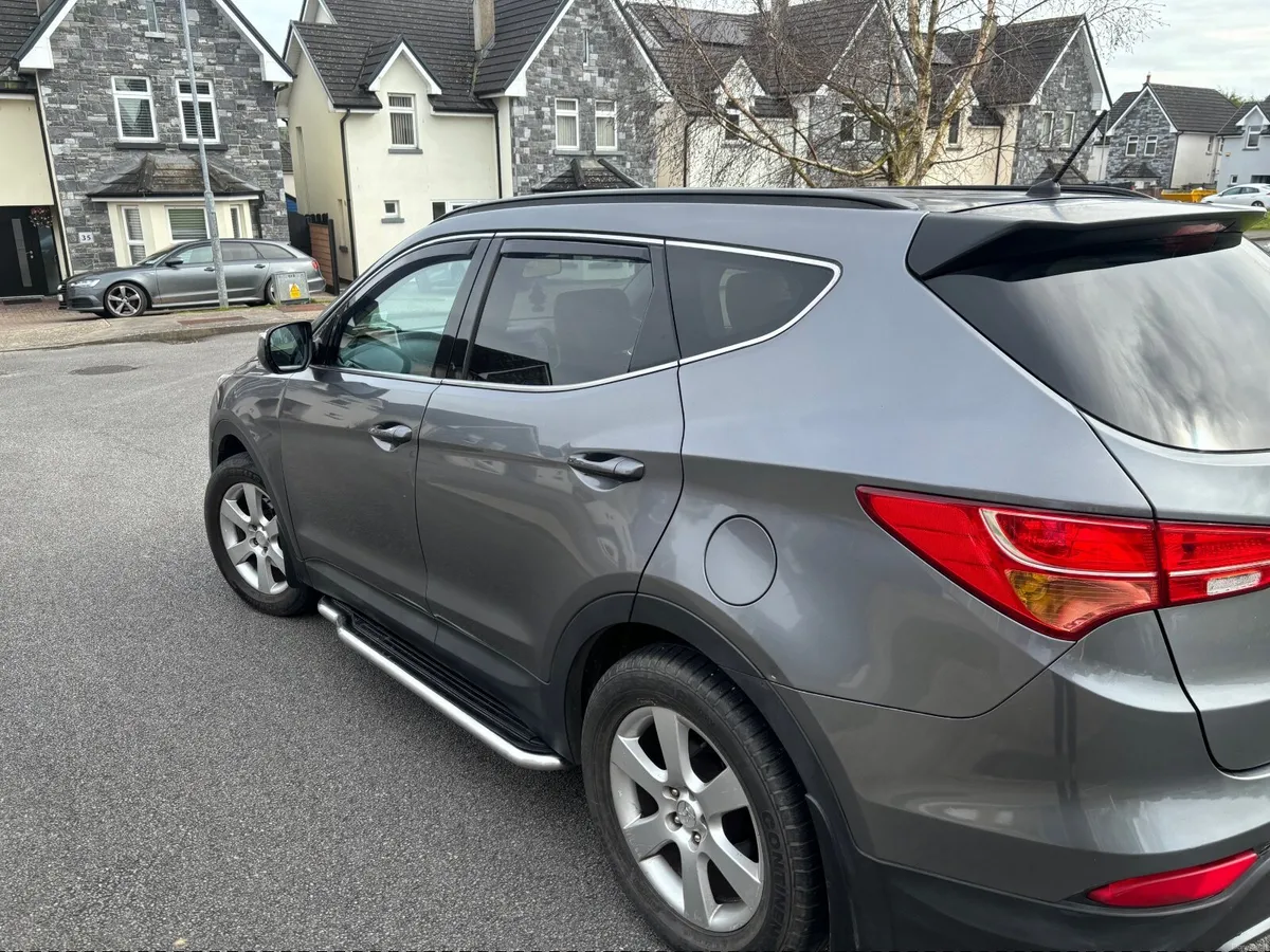 2014 Hyundai Santa Fe 7 seater special, edition - Image 4