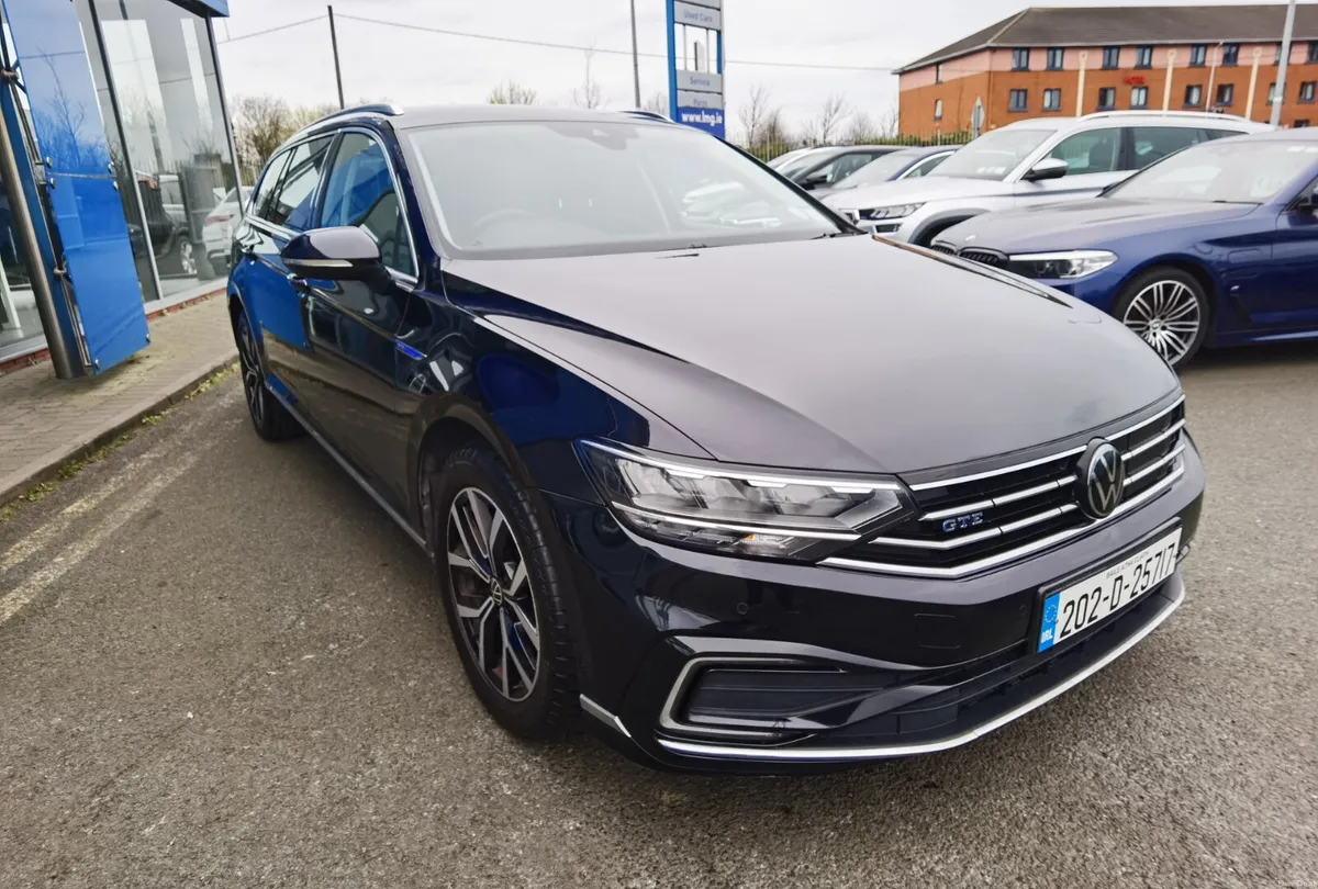 VOLKSWAGEN PASSAT 1.4 GTE ESTATE AUTOMATIC PHEV - Image 4