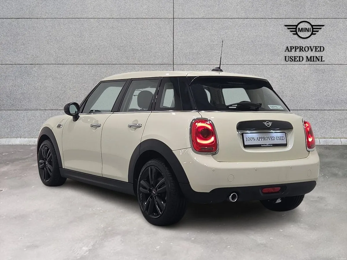 Mini Cooper 5-Door One Classic - Image 3