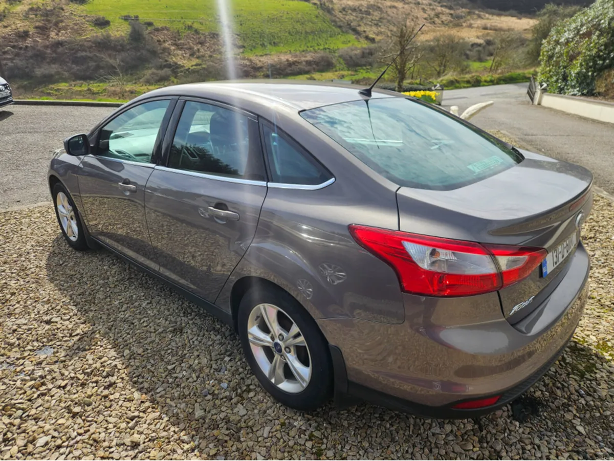 Ford Focus ZETEC 1.6 TDCI 95PS 4DR - Image 4