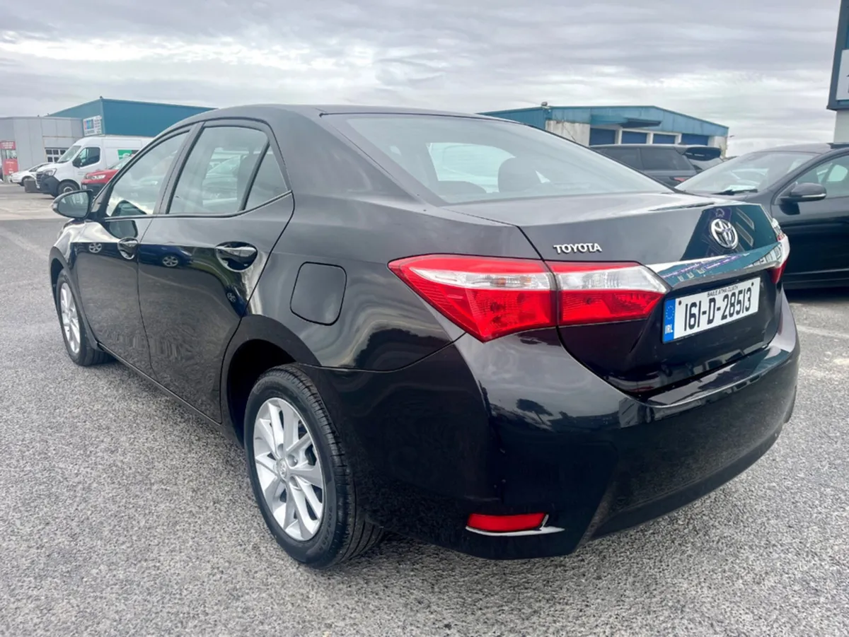 Toyota Corolla 1.4 D TERRA 4DR - Image 2