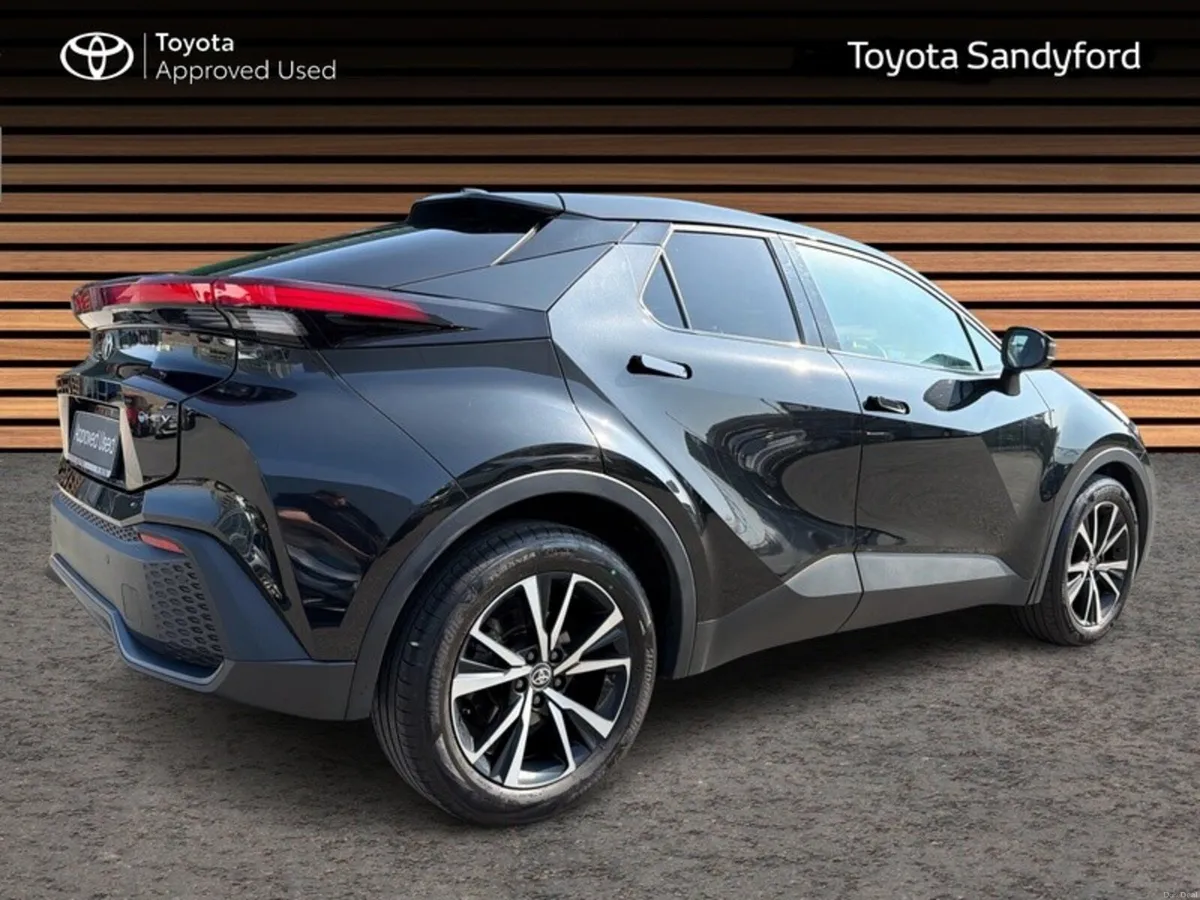 Toyota C-HR SPORT HYBRID - Image 2