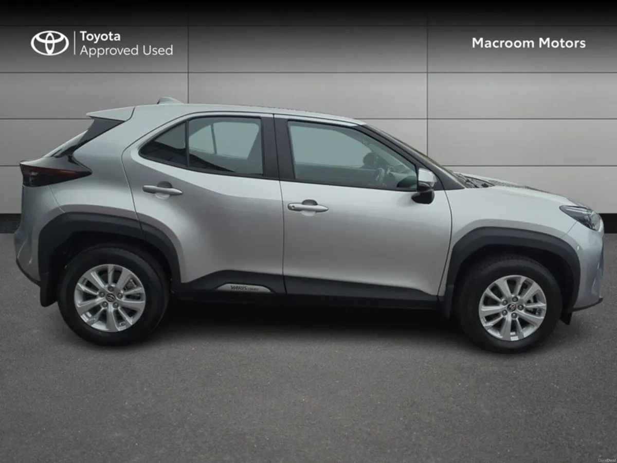 Toyota Yaris Cross YARIS CROSS LUNA - Image 3