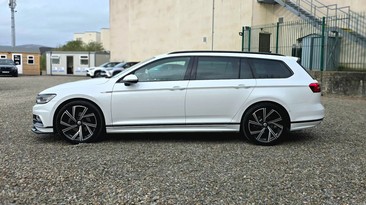 Volkswagen Passat R-Line Wagon - Image 4