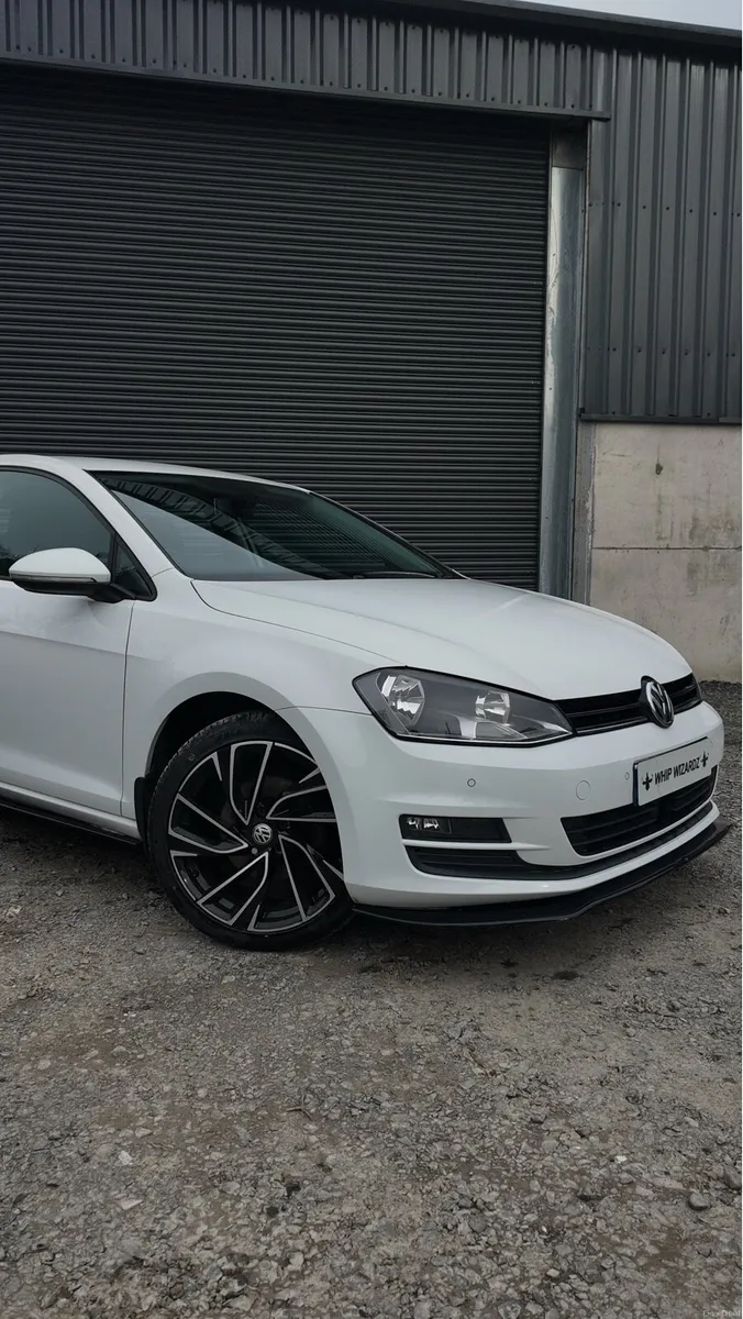 2015 Volkswagen Golf - Image 2