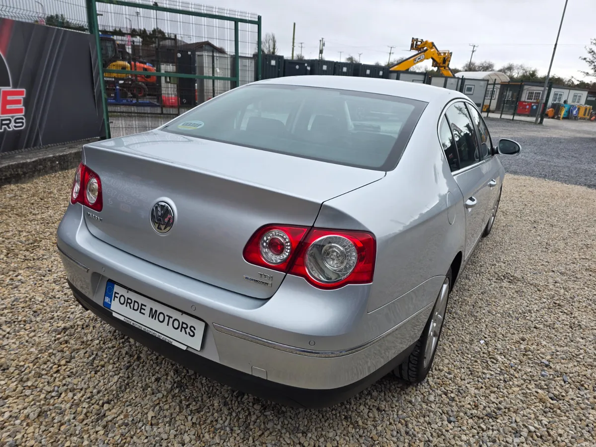 Volkswagen Passat 2010 - Image 4