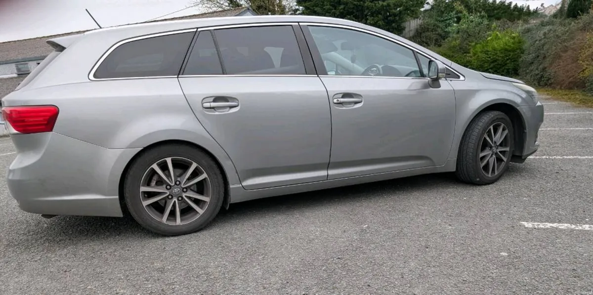 Toyota Avensis Estate - Image 1