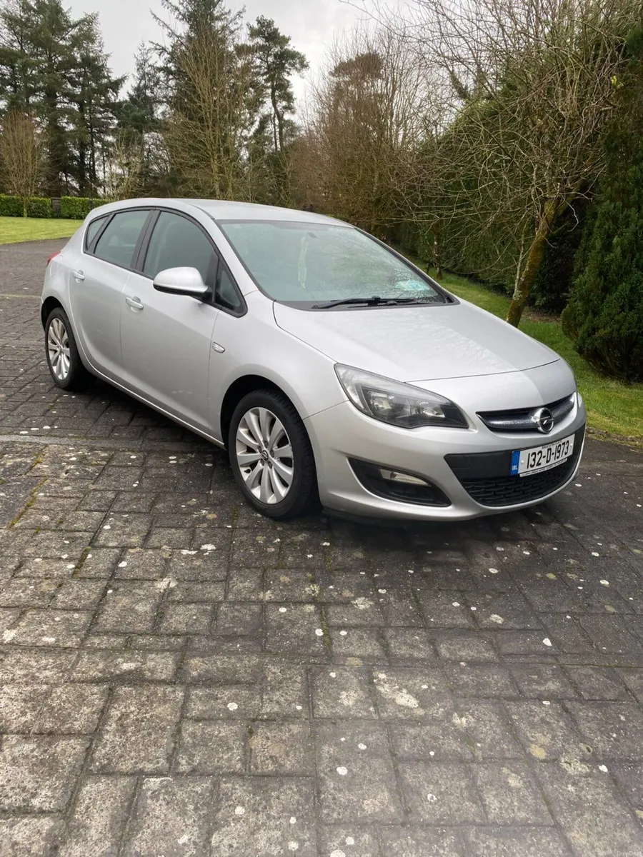 Opel Astra 2013 - Image 1