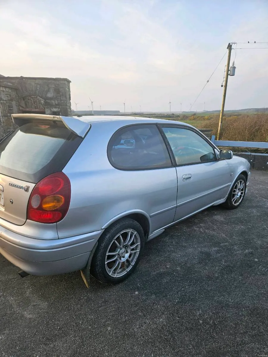 Toyota Corolla 2001 - Image 2