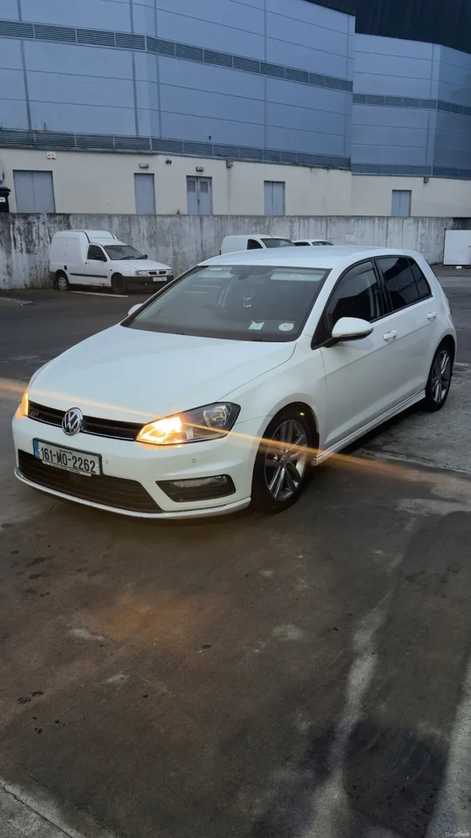 Volkswagen Golf R-Line - Image 2