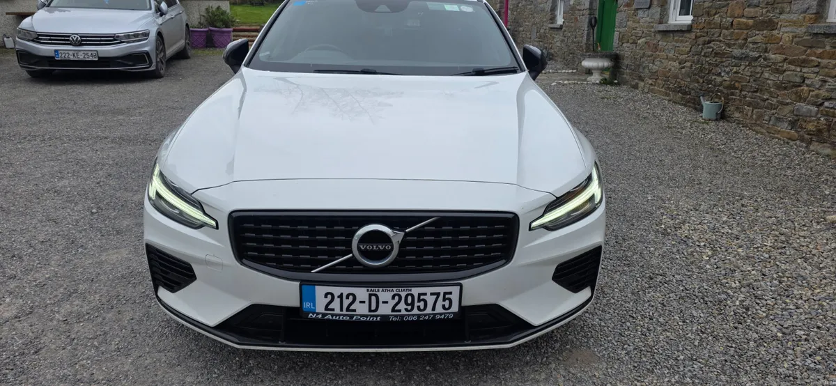 Volvo V60 2021 R DESIGN T6 350BHP - Image 2